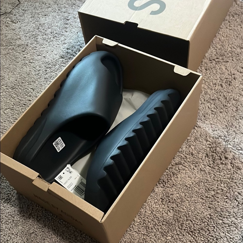 Yzy slides